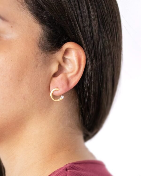 BRINCO ARGOLA PONTINHO DE LUZ BANHADO A OURO e NFE - Imagem 2