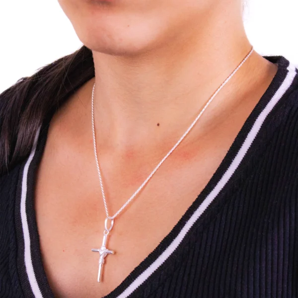 Pingente de Prata Cruz e Corda